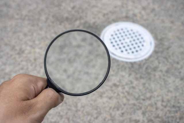 屋外の排水管や桝に潜む異常を特定し水全体の流れを改善する手順